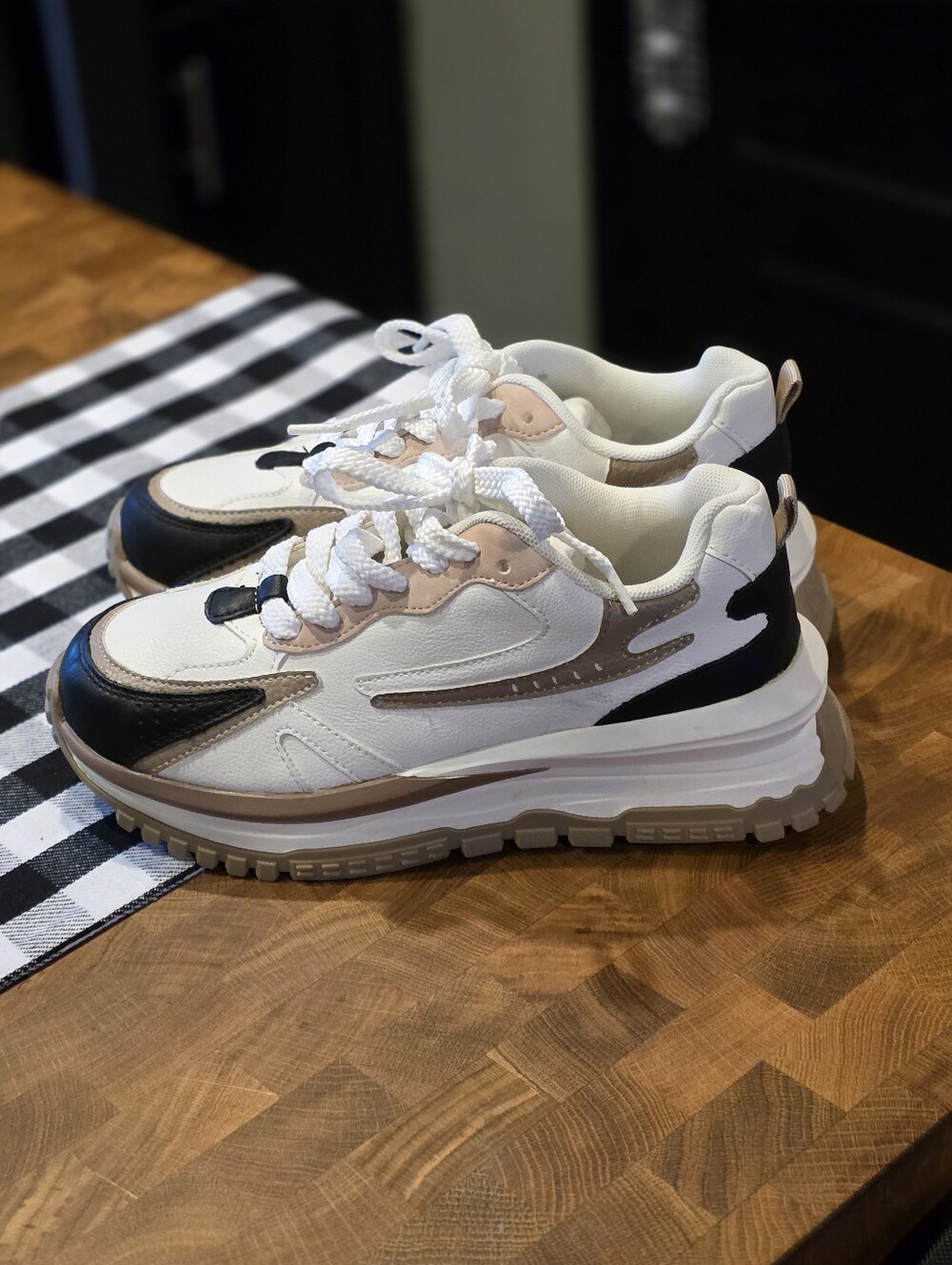 Blowfish Malibu Leo Chunky Casual Sneakers Size 6